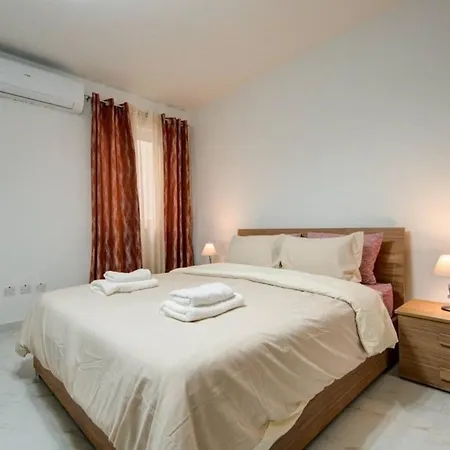 Apartment Bright & Modern Three Bedroom Near The Sea With Terrace & Sea Views St. Paul's Bay