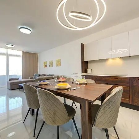 Bright & Modern Three Bedroom Near The Sea With Terrace & Sea Views St. Paul's Bay