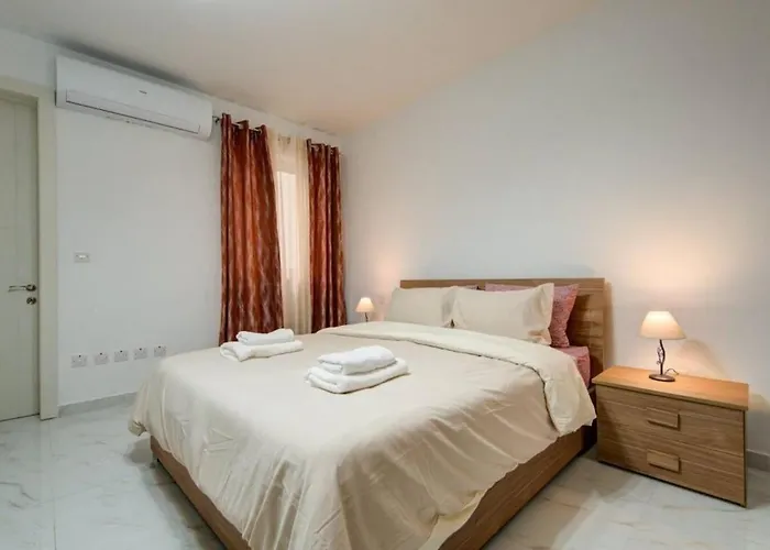 Appartamento Bright & Modern Three Bedroom Near The Sea With Terrace & Sea Views St. Paul's Bay