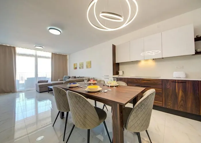 Bright & Modern Three Bedroom Near The Sea With Terrace & Sea Views St. Paul's Bay