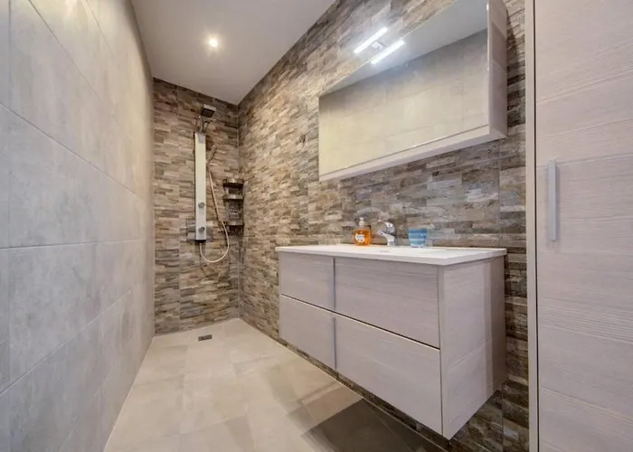 Bright & Modern Three Bedroom Near The Sea With Terrace & Sea Views * St. Paul's Bay