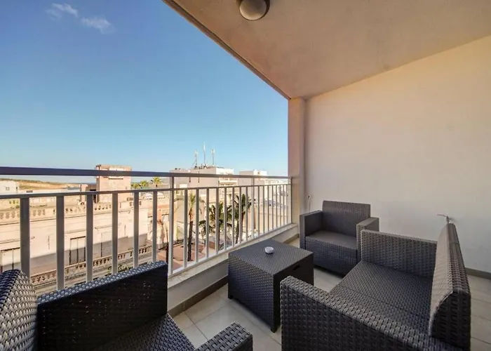 Bright & Modern Three Bedroom Near The Sea With Terrace & Sea Views